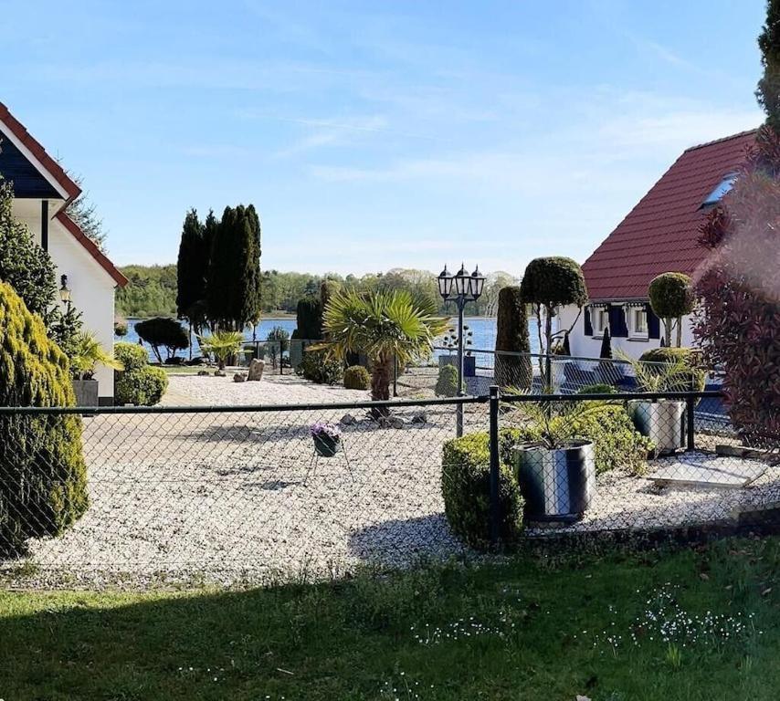 Freistehendes Ferienhaus Am See Naehe Roermond Heel Exteriör bild