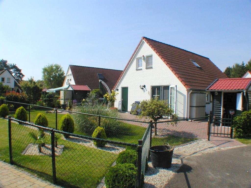 Freistehendes Ferienhaus Am See Naehe Roermond Heel Exteriör bild