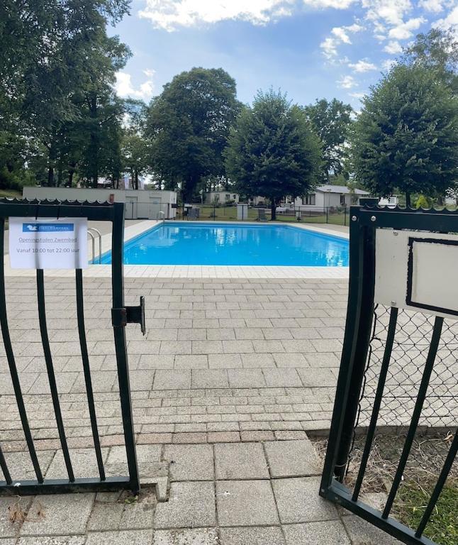 Freistehendes Ferienhaus Am See Naehe Roermond Heel Exteriör bild