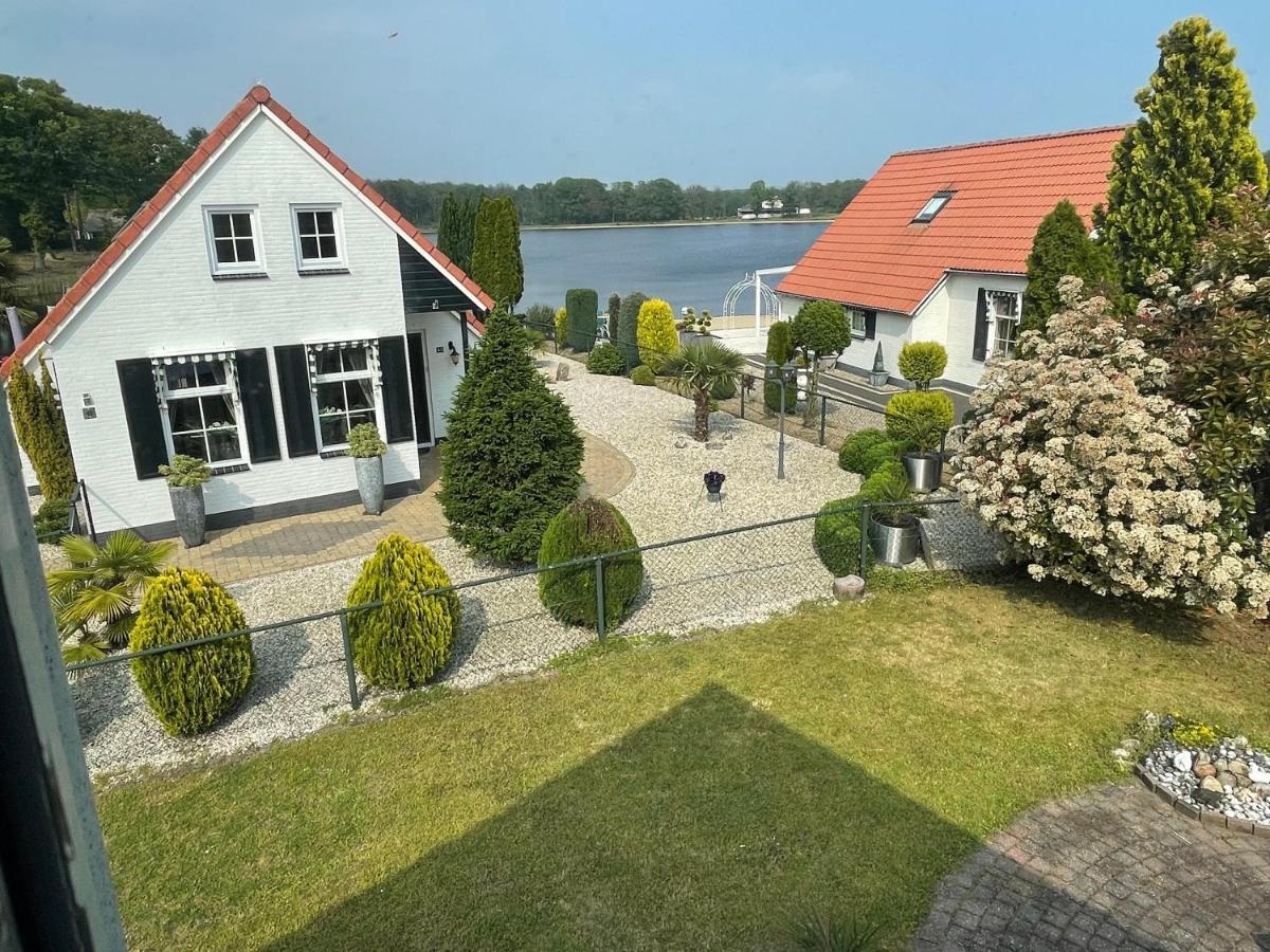 Freistehendes Ferienhaus Am See Naehe Roermond Heel Exteriör bild
