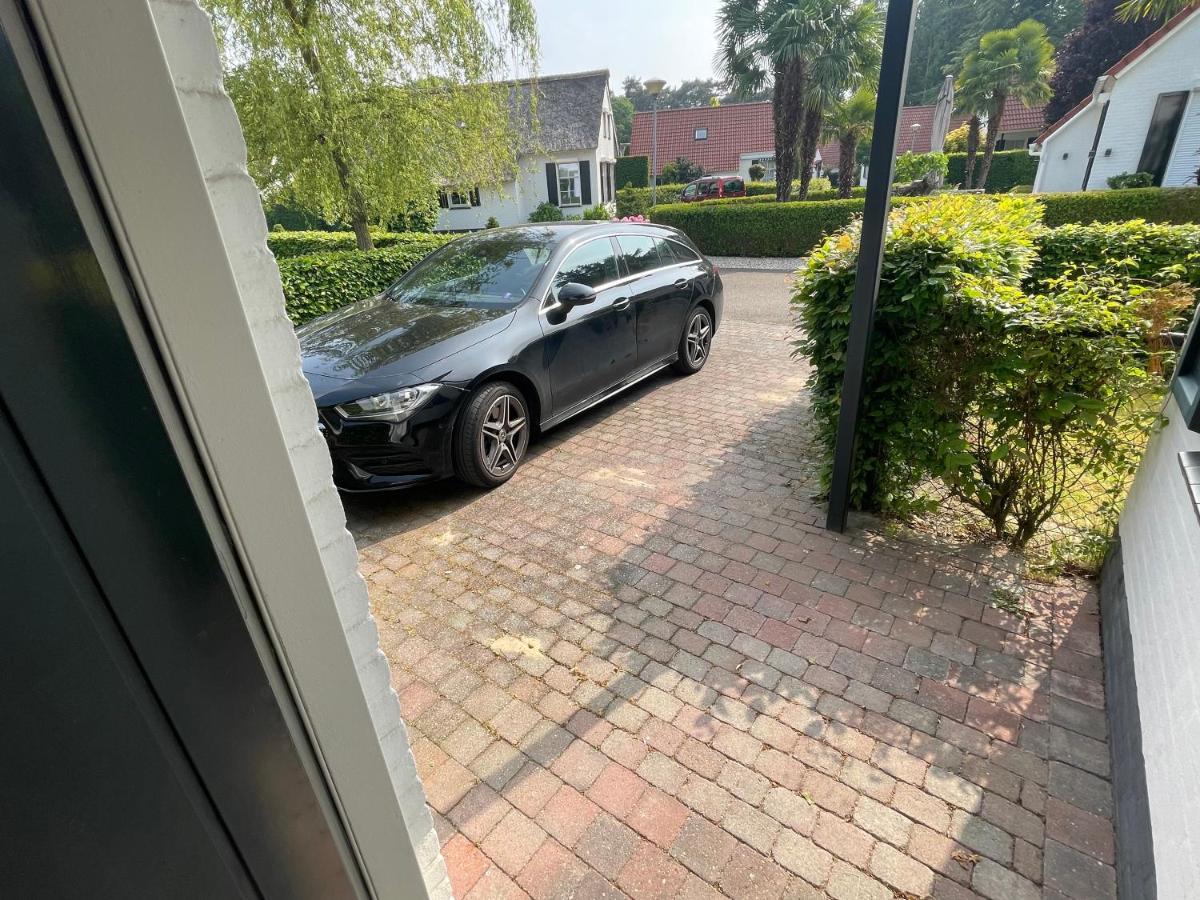Freistehendes Ferienhaus Am See Naehe Roermond Heel Exteriör bild