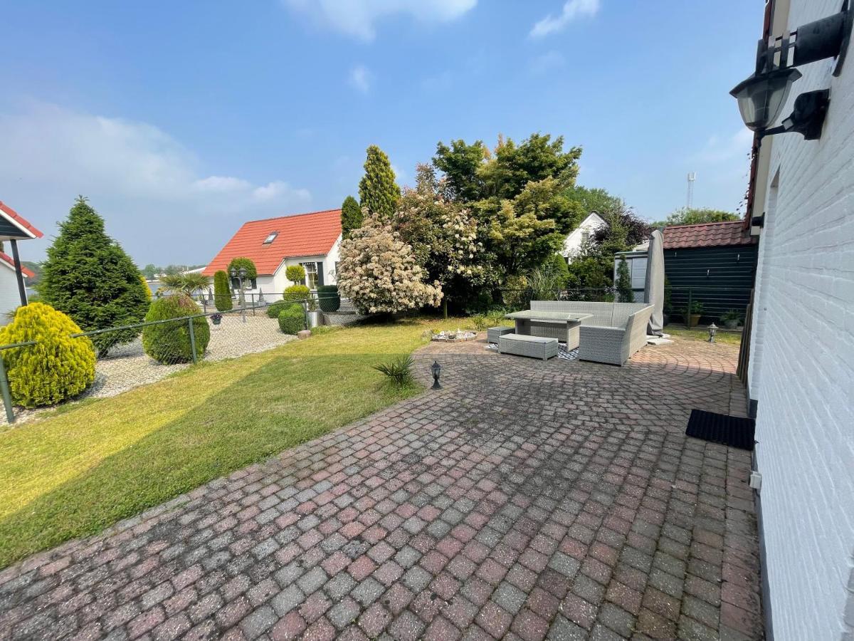 Freistehendes Ferienhaus Am See Naehe Roermond Heel Exteriör bild