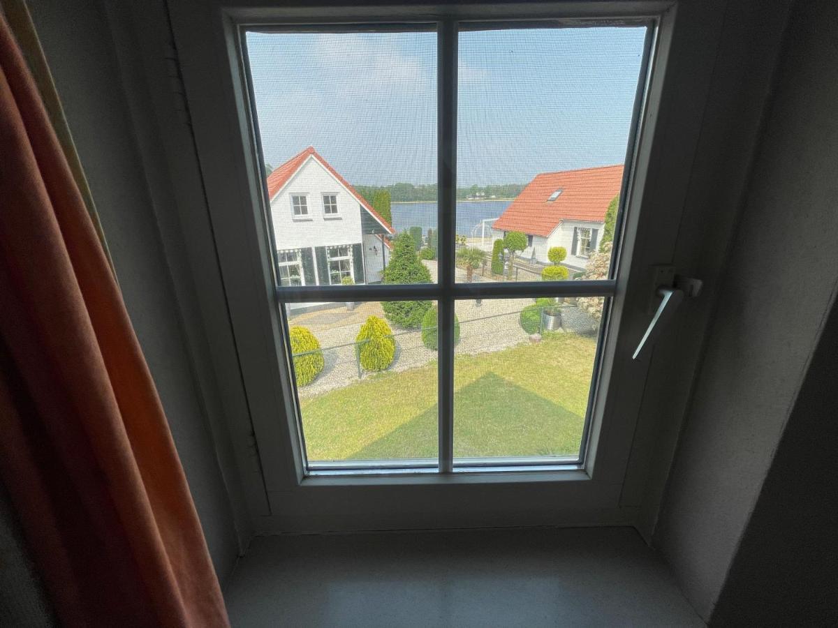 Freistehendes Ferienhaus Am See Naehe Roermond Heel Exteriör bild
