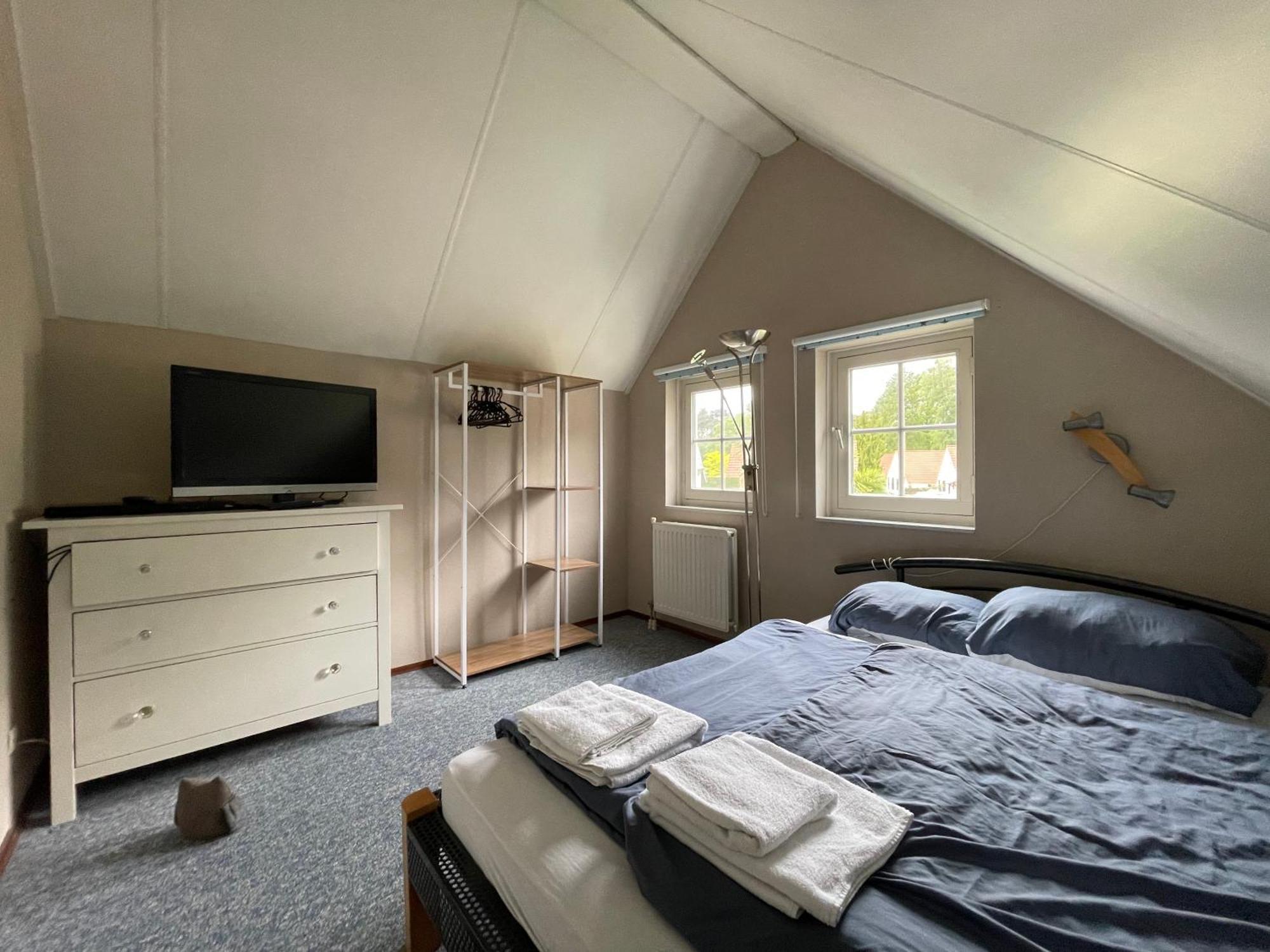 Freistehendes Ferienhaus Am See Naehe Roermond Heel Exteriör bild